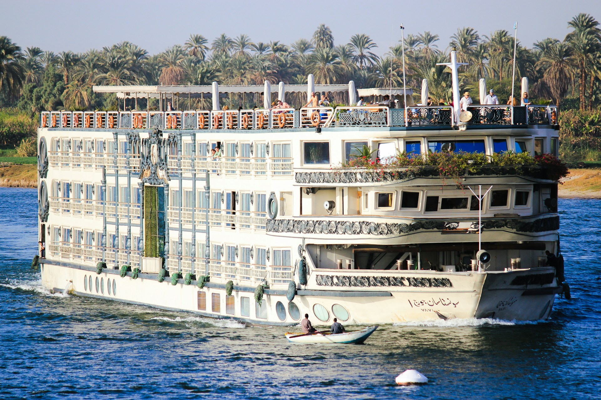 deluxe-tours_5WGMn2PDEC.jpg