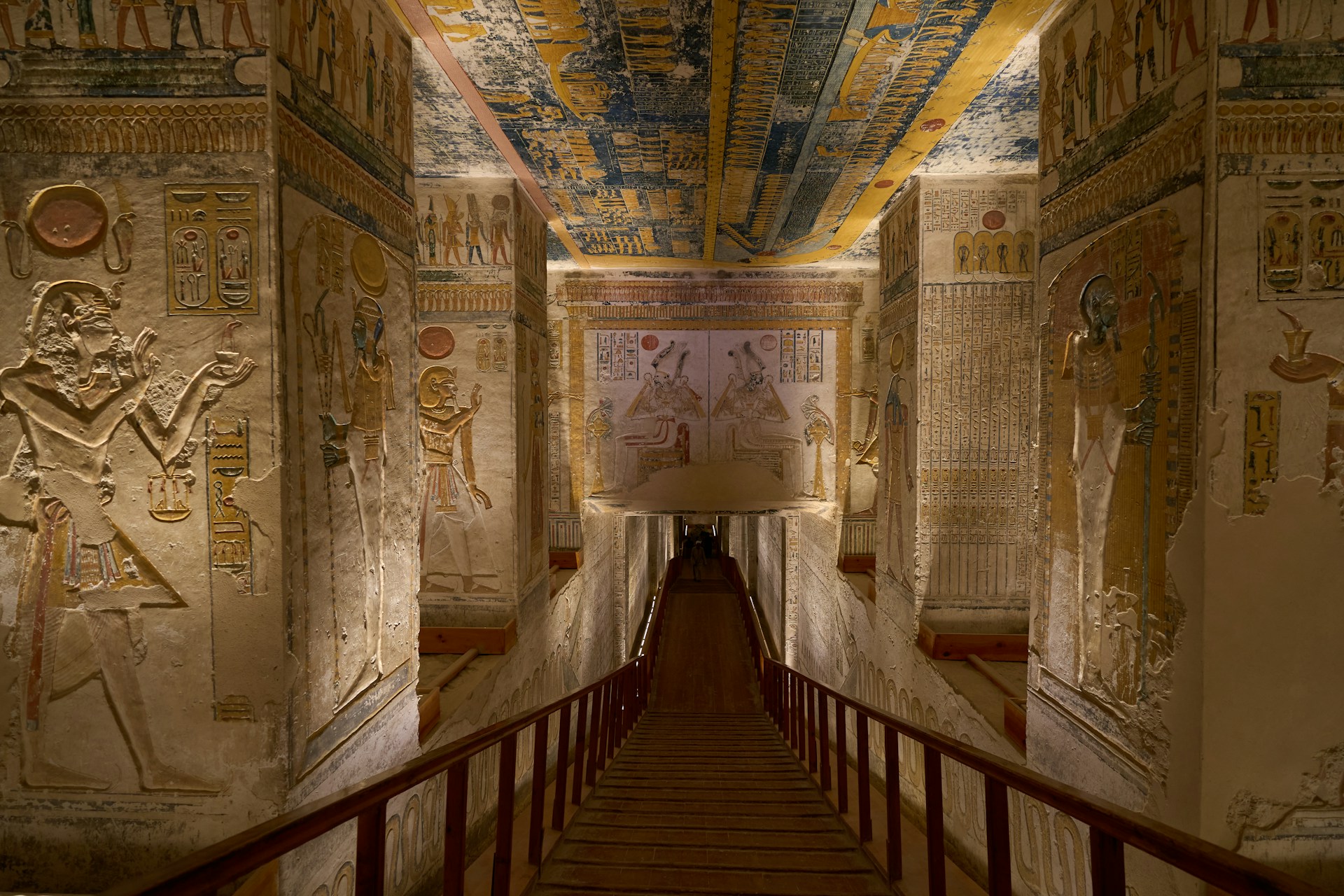deluxe-tours_5qDD70oTDD.jpg